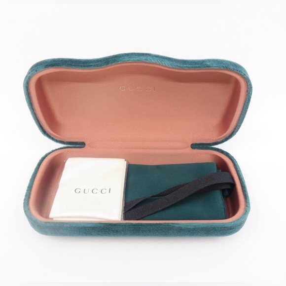 NWT Gucci GG0890S 001 black and grey lenses, beautiful sunglasses